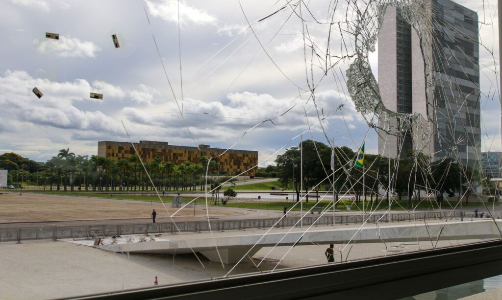 Janelas danificadas no Palácio do Planalto após atos terroristas no ultimo domingo© Fabio Rodrigues-Pozzebom/ Agência Brasil