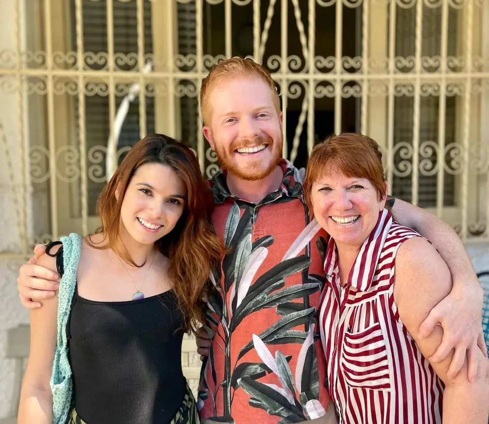 Manoel com a mãe e a irmã. — Foto: Divulgação/Redes Sociais